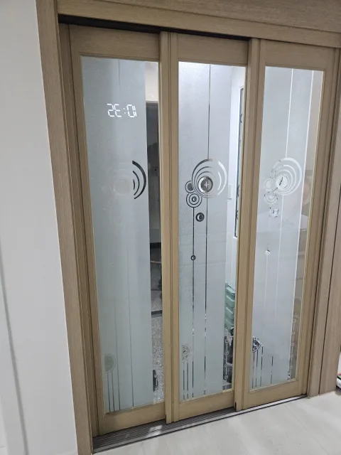 슬라이딩중문 — 완성된 3연동 슬라이딩 중문
